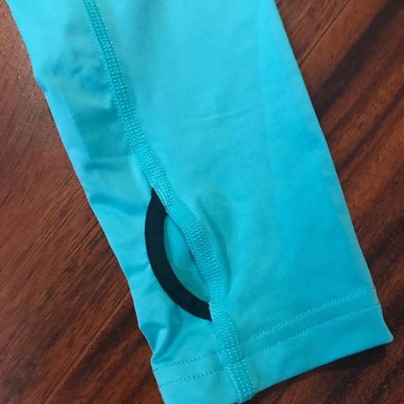 Reebok women’s medium long sleeve athletic top, teal (leans toward green) - Picture 2 of 6